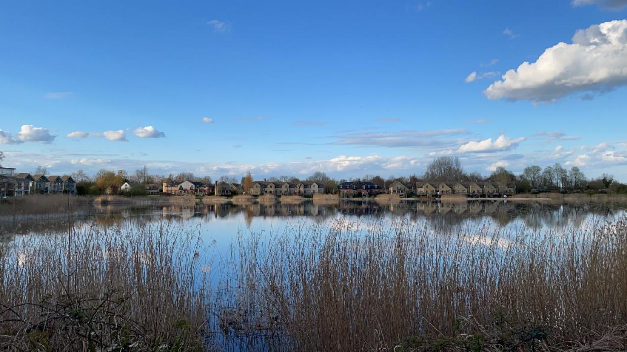 Cotswolds Lakehouse, With Hot Tub & Spa Access, Lower Mill Estate Somerford Keynes Exterior foto