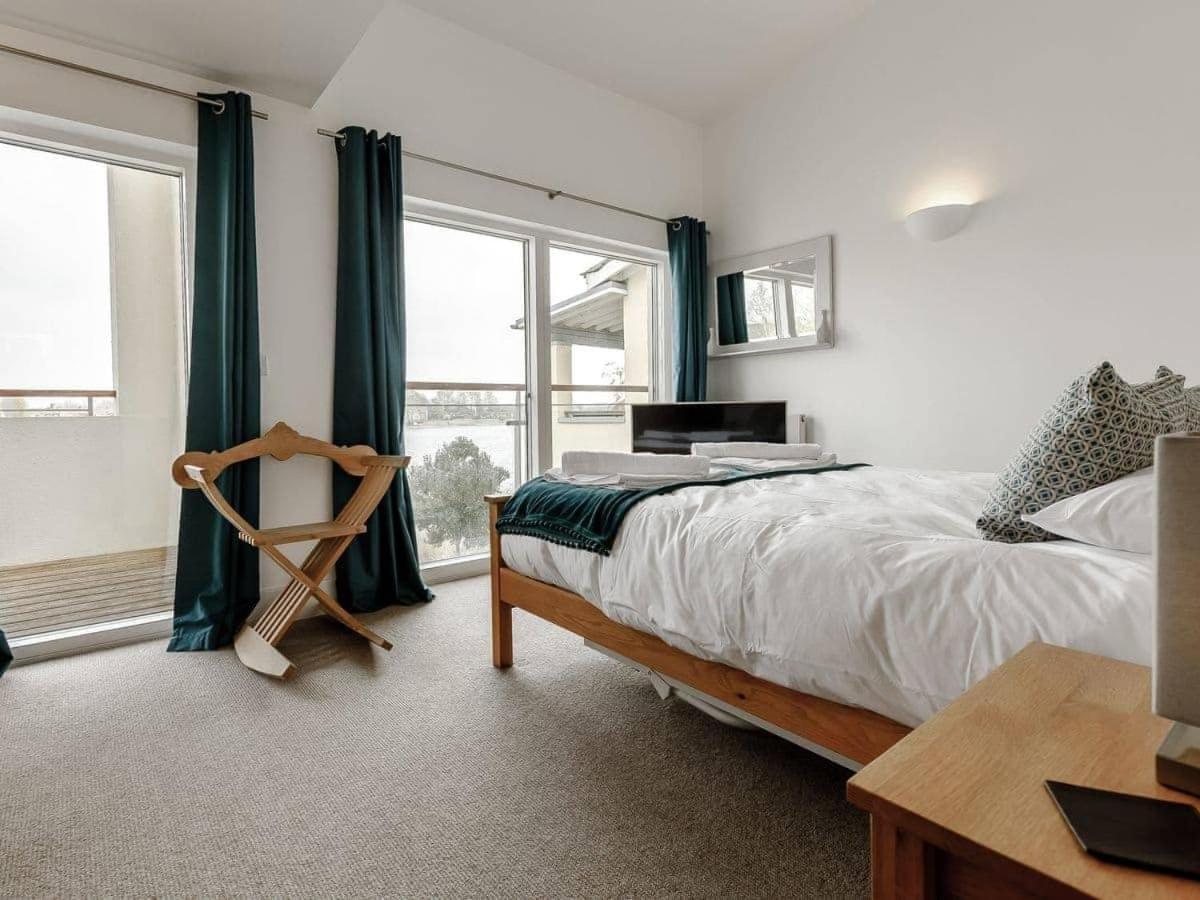 Cotswolds Lakehouse, With Hot Tub & Spa Access, Lower Mill Estate Somerford Keynes Exterior foto